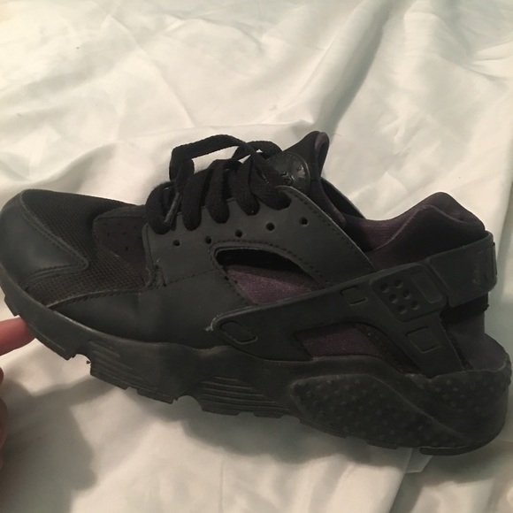 Nike Shoes - All black huarache